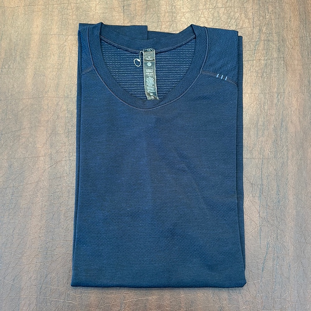 Lululemon Metal Vent Tech - T Shirt - Men’s Size Small - Navy